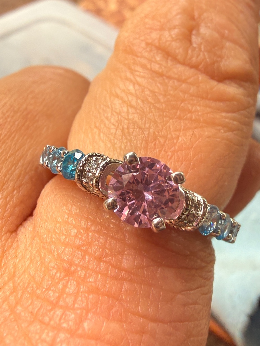 Stunning Sterling Silver Pink & Blue stone Ring
Sz8